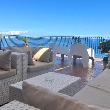 Miriam Sea Front Jacuzzi Giardini Naxos