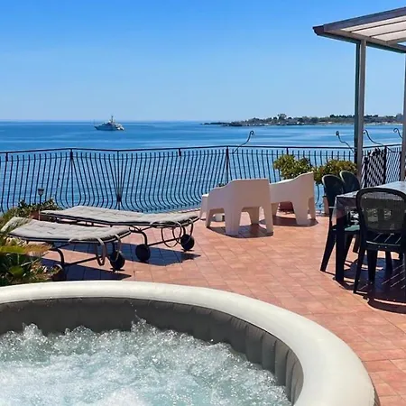 Miriam Sea Front Jacuzzi Apartment