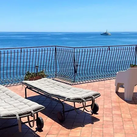 Apartment Miriam Sea Front Jacuzzi Giardini Naxos
