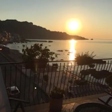 Miriam Sea Front Jacuzzi Apartment Giardini Naxos