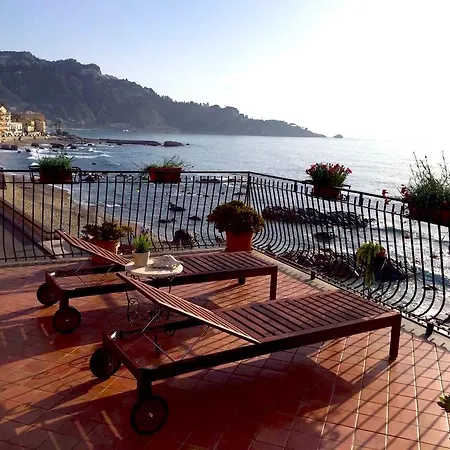 Miriam Sea Front Jacuzzi Giardini Naxos